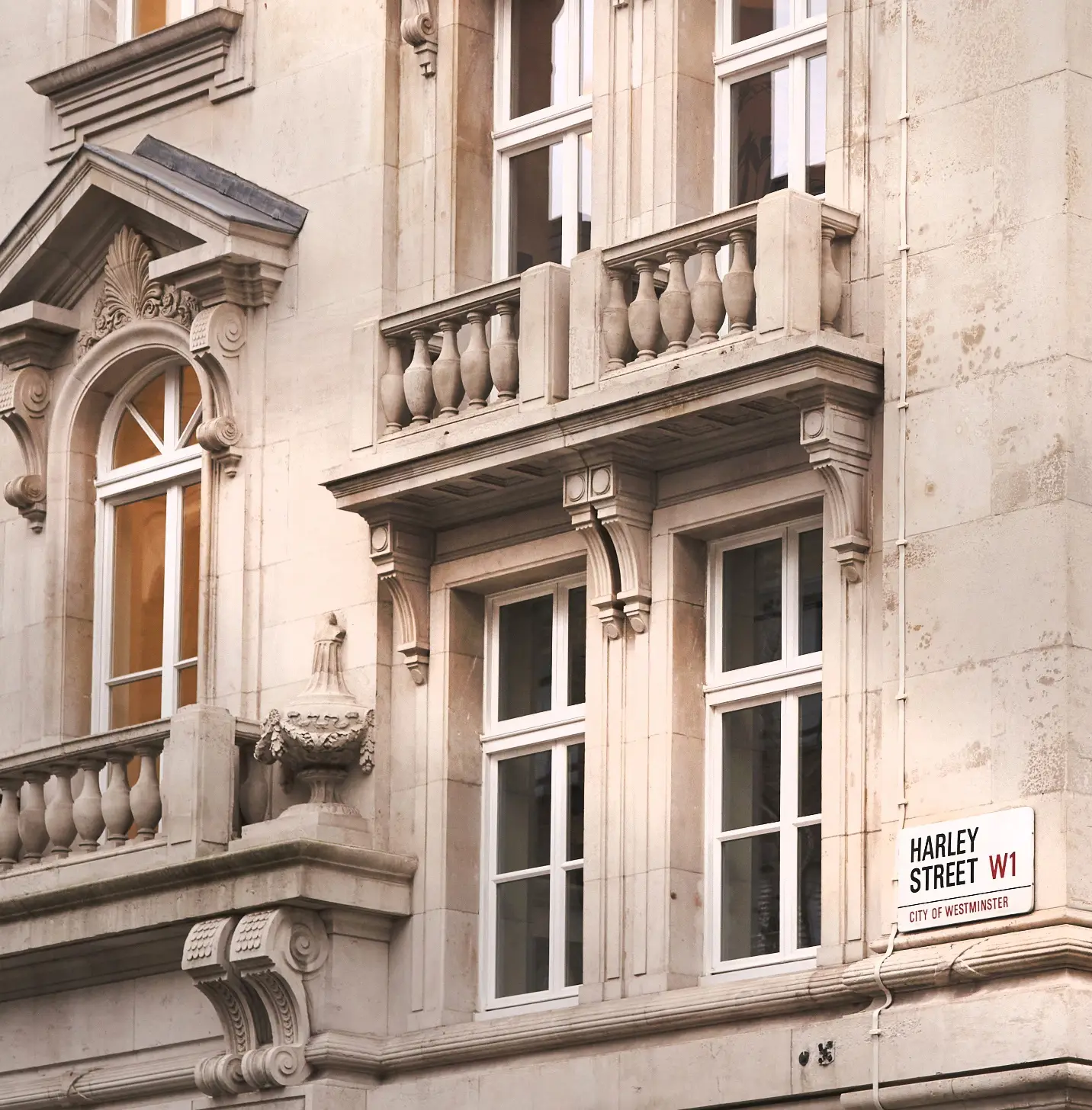 Building with Harley Street sign