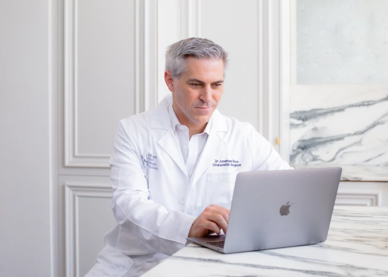 Dr. Jonathan Roos